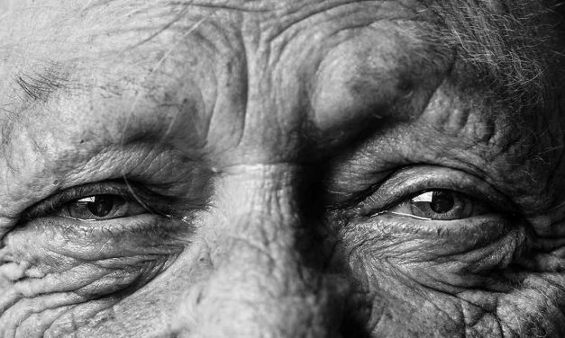 A falta de sono durante a menopausa causa depressão