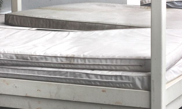 Quais são as consequências de dormir num colchão demasiado velho?