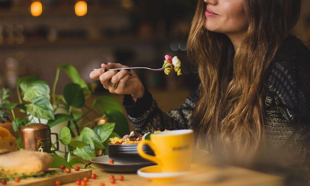 É bom comer antes de dormir?