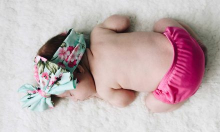 Um bebé deve dormir de barriga para baixo?