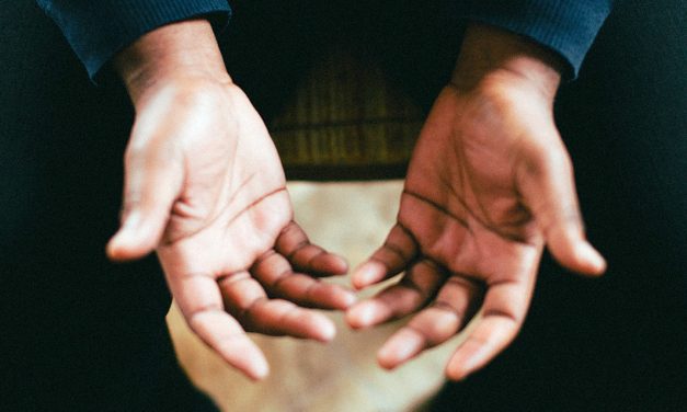 Sente formigueiro nas mãos ao acordar?