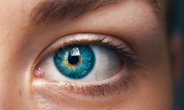 Os perigos de dormir com lentes de contacto
