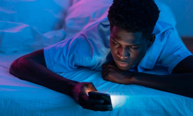 Vamping: O fenómeno que afeta o nosso descanso, e faz com que engordemos