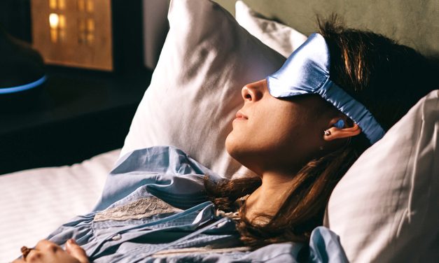 Prós e contras de dormir com tampões nos ouvidos