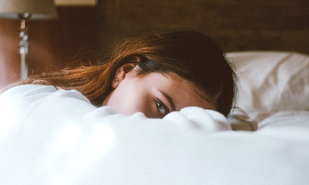 Causas de urinar na cama em adultos