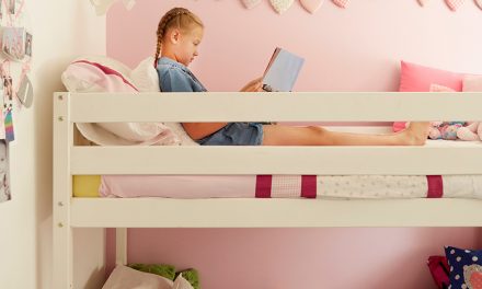 Como colocar duas camas num quarto pequeno?