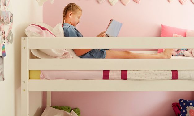 Como colocar duas camas num quarto pequeno?