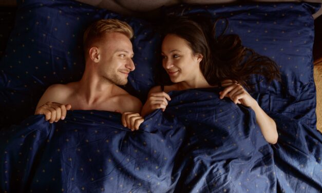 Como é o Capricórnio na cama e como dorme